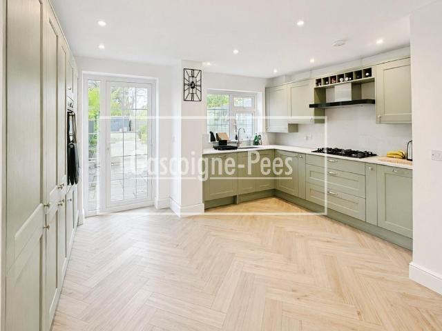 Cleveland Road, NEW MALDEN, KT3 2 bed house to rent £2,450 pcm £565 pw