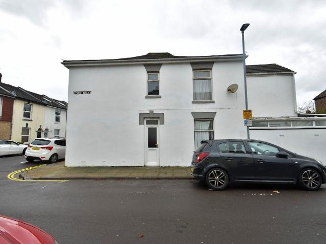 Cleveland Road, Southsea PO5, 4 bed shared accommodation to rent, £2,350 pcm | PrimeLocation