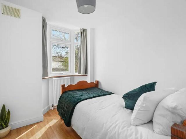 Cleveley Crescent, London W5 1 bed in a house share to rent £1,300 pcm £300 pw