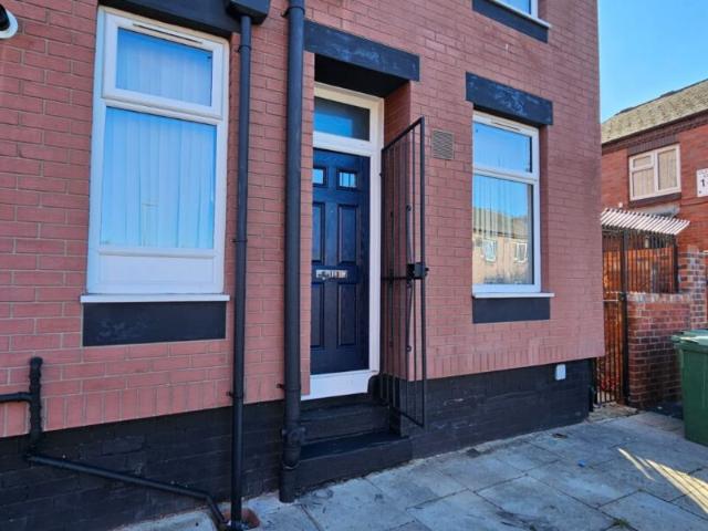 Cleveleys Avenue, Holbeck, Leeds, LS11 0AH 50079 sbliving | sbliving