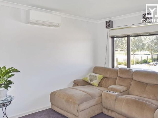 Clever Design 4 Bedroom + Study 848m2 Block