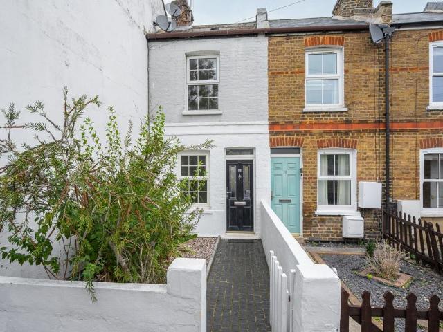 Clewer Fields, Windsor 2 bed house to rent £1,750 pcm £404 pw