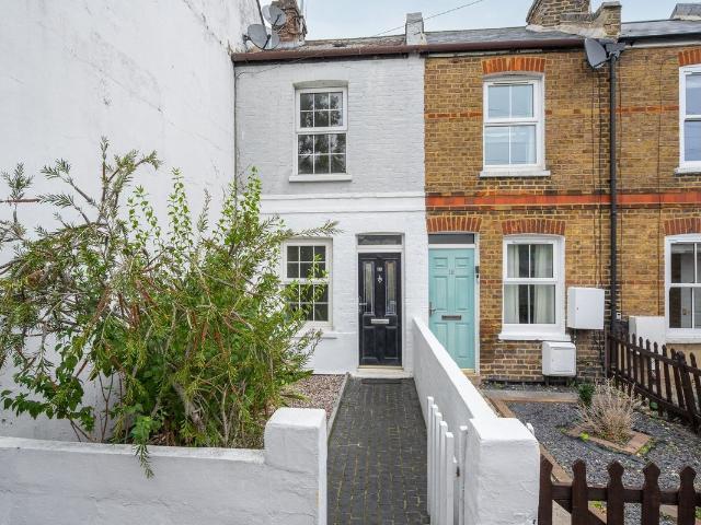 Clewer Fields, Windsor SL4, 2 bed property to rent, £1,750 pcm | PrimeLocation