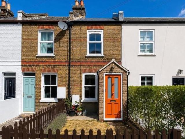 Clewer Fields 2 bed terraced house to rent £1,850 pcm £427 pw