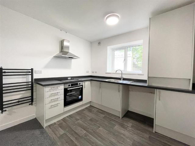 Clewlow Place, Stoke on Trent ST3 1 bed flat to rent £675 pcm £156 pw