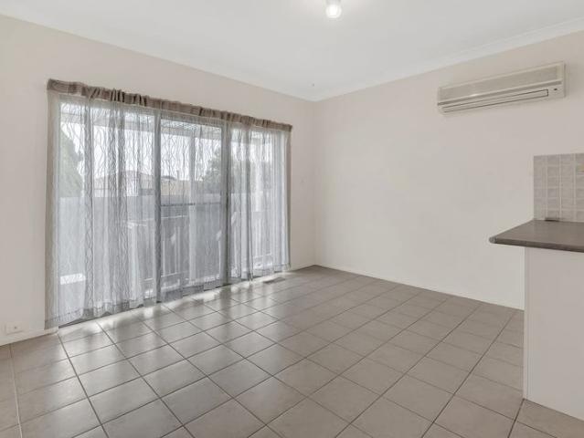 Clean, tidy & perfectly located!