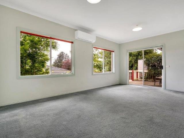 Clean Unit in Prime Location!