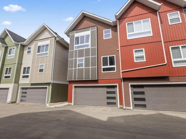 Clean and Cozy Luxury Townhome in Crystallina Nera