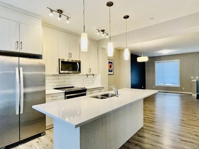 Clean and Modern Townhouse in Livingston Area for Rent