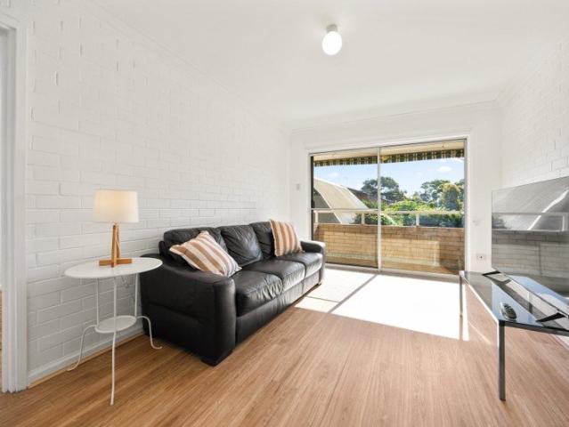 Clean Mosman Park Apartment Walk to Beach & Train