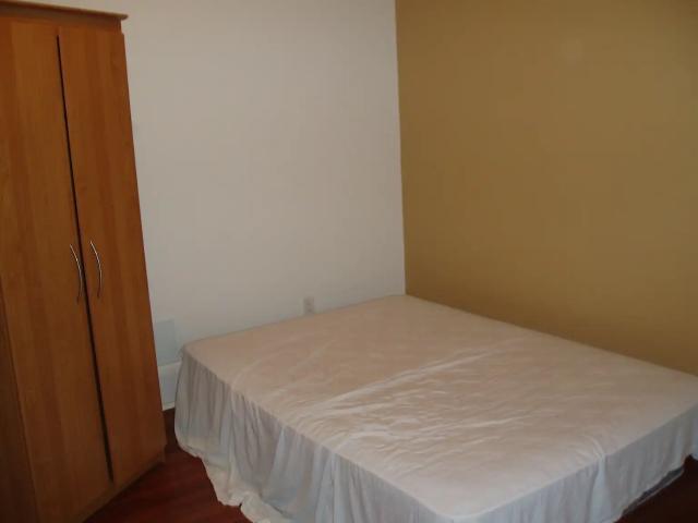 Clean quite bedroom downtown