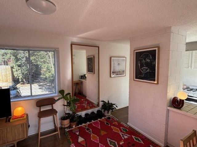 Clean, Quiet & Calm Stylish Unit in Brunswick West Natural Sunlight & Free Parking