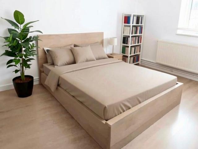 Clean refurbished flat next 2 Mile End tube