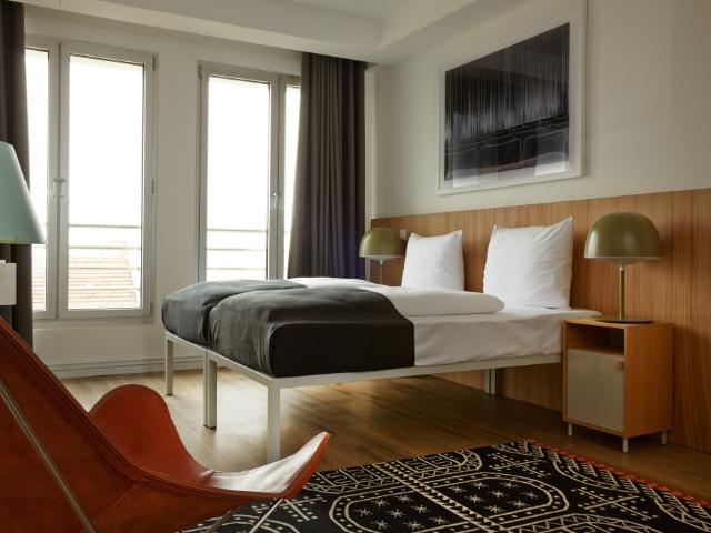 Clean suite in the heart of town