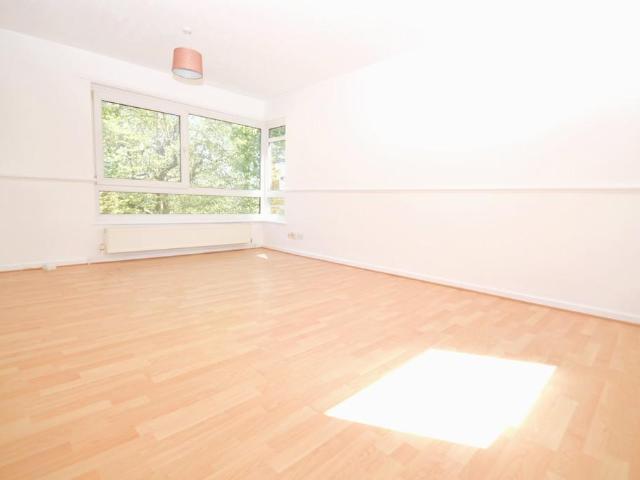 Cleanthus Close, Shooters Hill 2 bed apartment to rent £1,750 pcm £404 pw