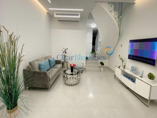 Clear Blue Skies Group Sl se complace en presentar esta casa. 120m² Playas de fañabe