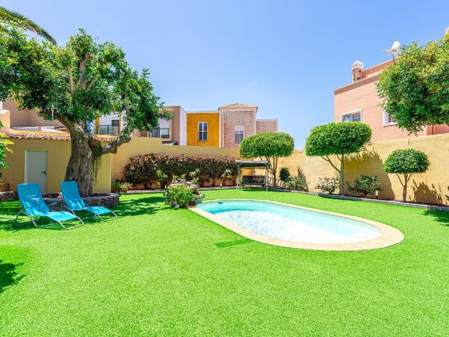 Clear Blue Skies se complace en ofrecer a la venta esta herm. 145m² Adeje