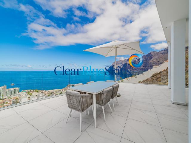 Clear Blue Skies se complace en ofrecer este ático de ultral. 0m² Acantilado de los Gigantes
