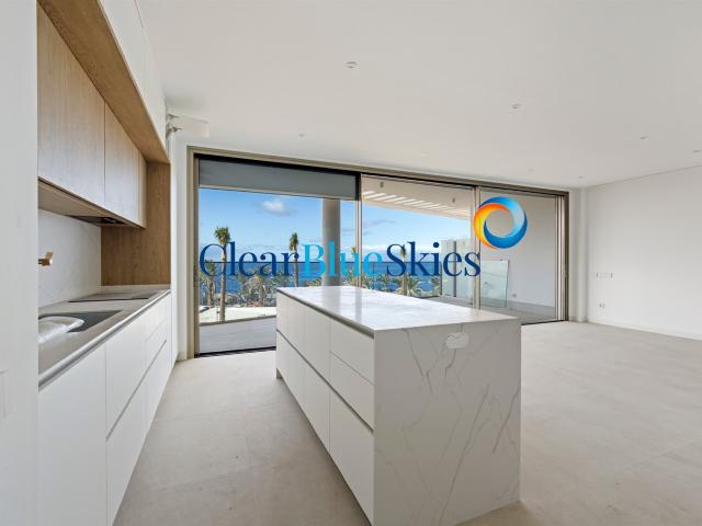 Clear Blue Skies se complace en ofrecer este maravilloso áti. 99m² Playa San Juan