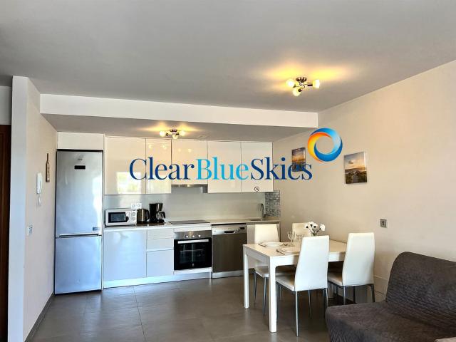 Clear Blue Skies se complace en presentar este atractivo apa. 67m² Los Abrigos