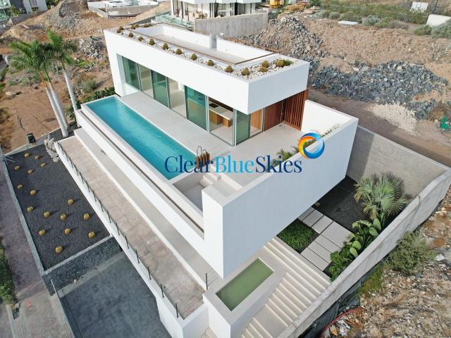 Clear Blue Skies tiene el honor de presentar a la venta esta. 396m² Abama