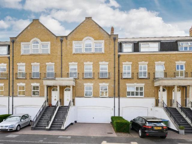 Clearwater Place, Surbiton, United. 4 bed terraced house to rent £5,750 pcm £1,327 pw