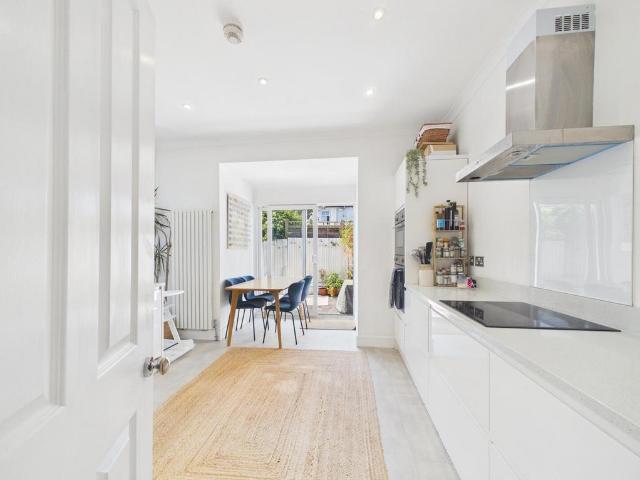 Cleaveland Road, Surbiton 3 bed house to rent £2,750 pcm £635 pw