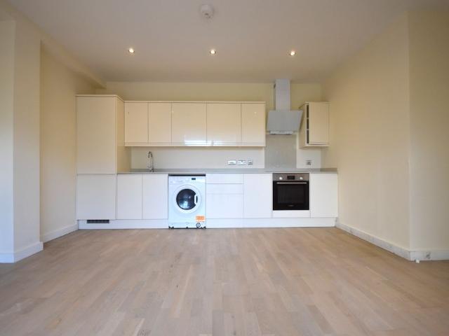 Cleeve Road, Leatherhead KT22, 1 bed flat to rent, £1,295 pcm | PrimeLocation