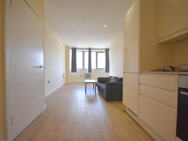 Cleeve Road, Leatherhead KT22, 1 bed flat to rent, £1,200 pcm | PrimeLocation