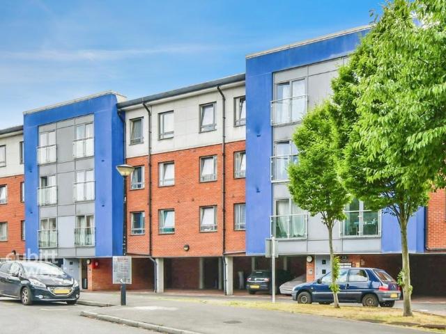 Cleeve Way Sutton SM1 2 bed apartment to rent £1,650 pcm £381 pw
