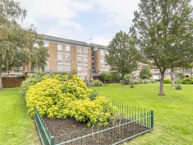 Clem Attlee Court, Fulham SW6, 3 bed flat to rent, £3,250 pcm | PrimeLocation