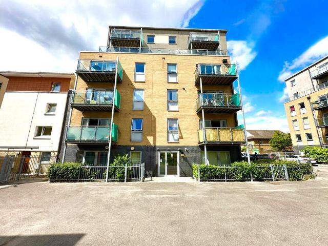 Clematis Apartments, Merchant Street. 2 bed flat to rent £2,600 pcm £600 pw