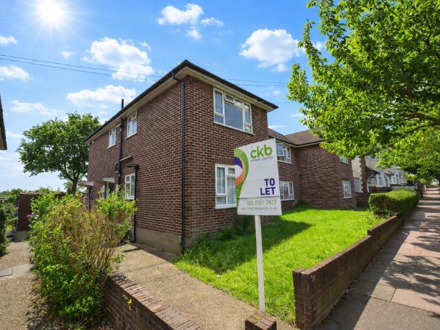 Clement Road, Beckenham, BR3 2 bed maisonette to rent £2,000 pcm £462 pw