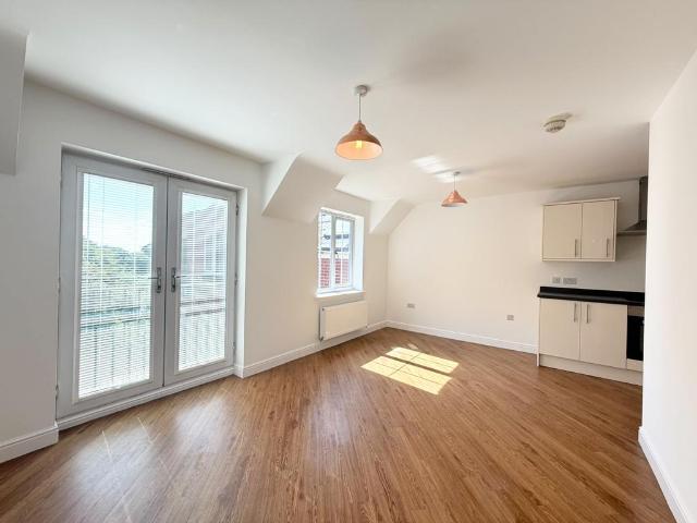 Clementine Drive, Nottingham, NG3 2 bed flat to rent £1,000 pcm £231 pw
