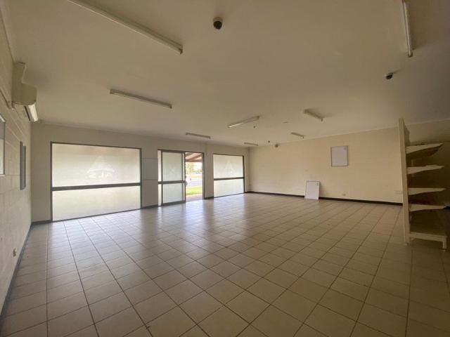 CLEMENTS STREET COMMERCIAL SHOP SPACE, GREAT LOCATION, FLOOR SPACE 108.29M2, RETAIL OR OFFICE USE