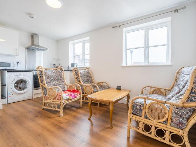 Clemens Street, Leamington Spa, CV31 2 bed flat to rent £1,200 pcm £277 pw
