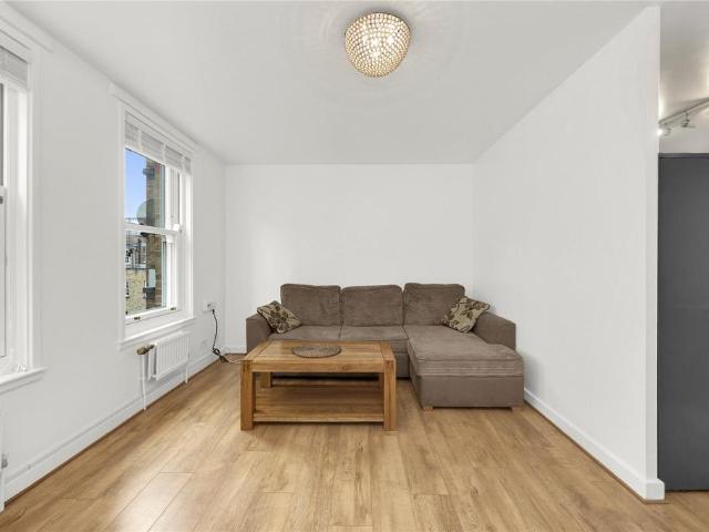 Clerkenwell Close, EC1R 1 bed apartment to rent £2,400 pcm £554 pw