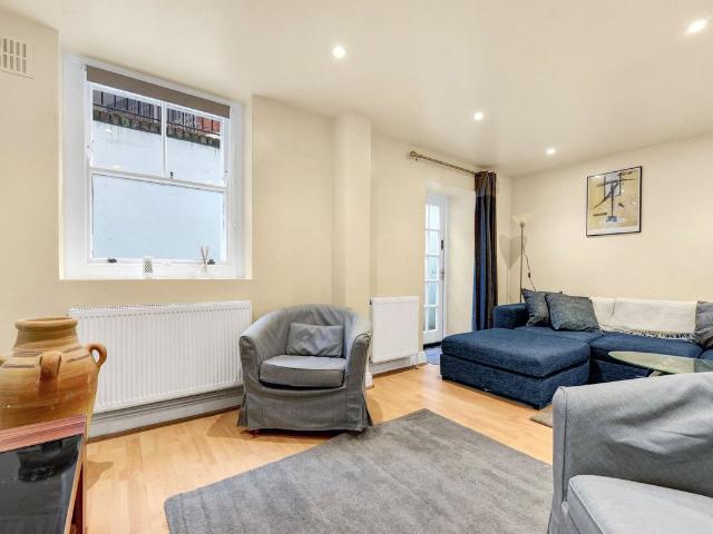 Clerkenwell Road, Clerkenwell EC1M, 3 bed flat to rent, £4,150 pcm | PrimeLocation