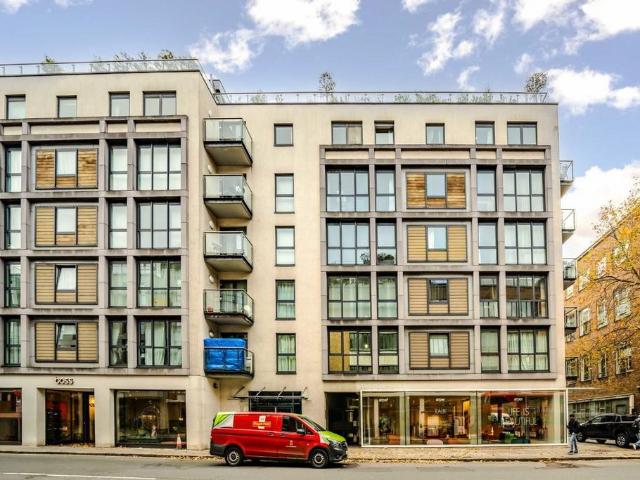 Clerkenwell Road, London EC1M 2 bed flat to rent £3,358 pcm £775 pw