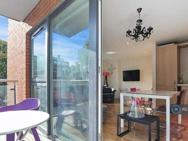 Clerkenwell Road, London, EC1M 2 bed flat to rent £3,600 pcm £831 pw