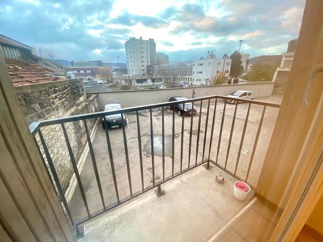 CLERMONT FERRAND / 1er Mai Garage et Balcon