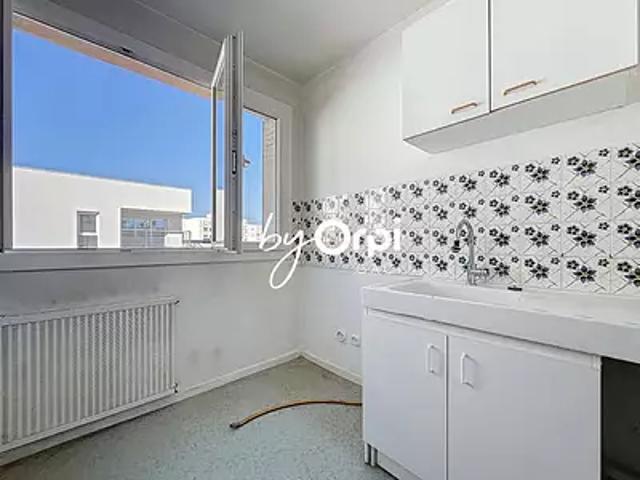Clermont Ferrand 63000 Achat / Vente appartement 2 pièces t2 au dernier étage cave