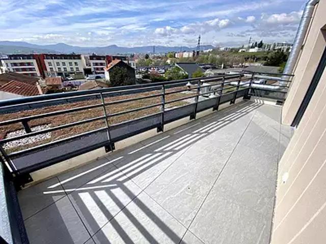 Clermont Ferrand 63000 Location appartement 2 pièces t2 au dernier étage terrasse
