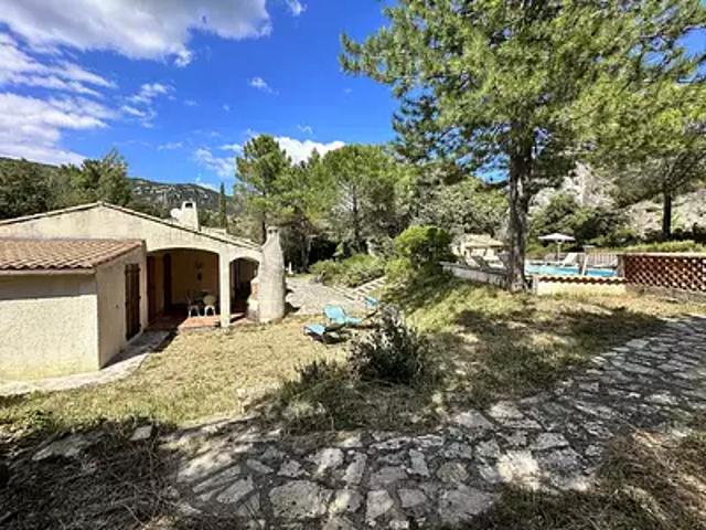 Mourèze 34800 Achat / Vente maison 7 pièces t7 au dernier étage piscine