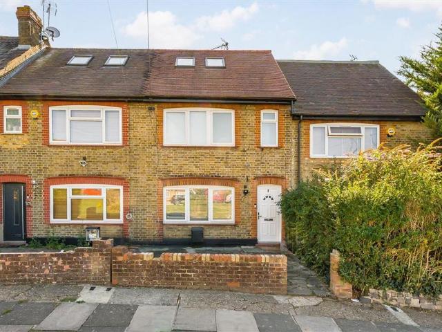 Clitterhouse Road, London NW2 3 bed house to rent £3,500 pcm £808 pw