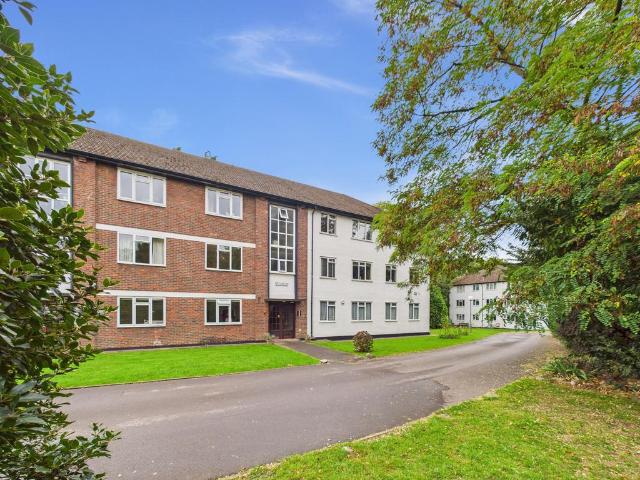 Clive Court, Beckenham BR3 2 bed apartment to rent £1,700 pcm £392 pw
