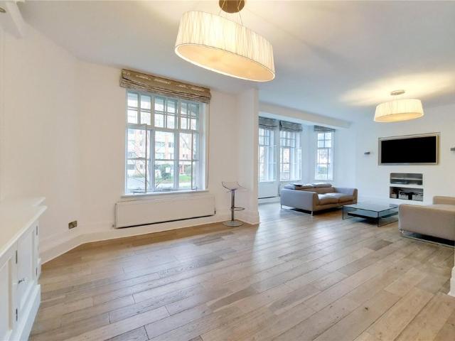 Clive Court, Maida Vale, London, W9 3 bed flat to rent £5,000 pcm £1,154 pw