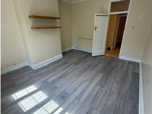 Clive Lodge, London NW4, 2 bed flat to rent, £1,750 pcm | PrimeLocation