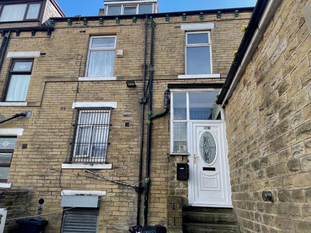 Clive Place, Bradford, West Yorkshire BD7, 4 bed terraced house to rent, £750 pcm | PrimeLocation