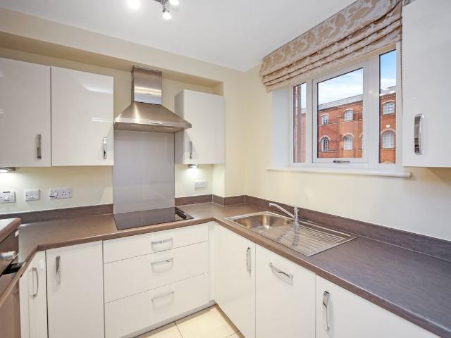 Clive Road, Batchley, Redditch B97, 2 bed flat to rent, £1,600 pcm | PrimeLocation